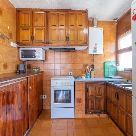 Vakantiehuis Goldhome - Requesens - Piscina Privada, Cerca Playa