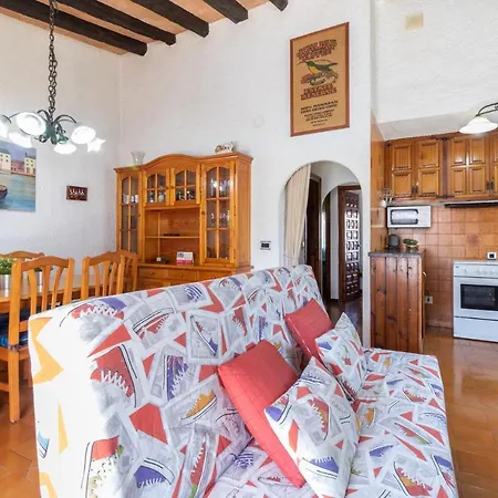 Holiday home Goldhome - Requesens - Piscina Privada, Cerca Playa Empuriabrava