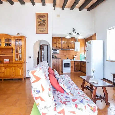 Holiday home Goldhome - Requesens - Piscina Privada, Cerca Playa