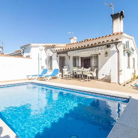 Holiday home Goldhome - Requesens - Piscina Privada, Cerca Playa *
