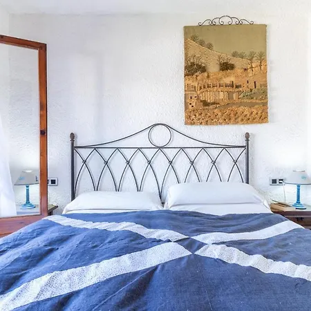Holiday home Goldhome - Requesens - Piscina Privada, Cerca Playa *