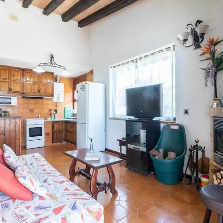 Holiday home Goldhome - Requesens - Piscina Privada, Cerca Playa *